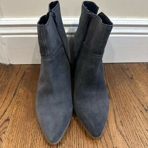 Nine West Navy Suede bootie size 10